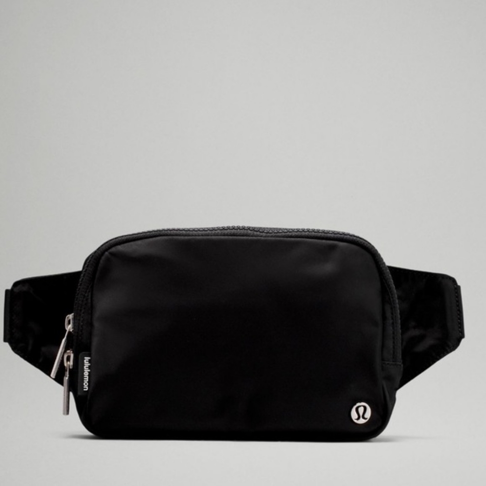 Brand New Large Everywhere Belt Bag in Black NWT